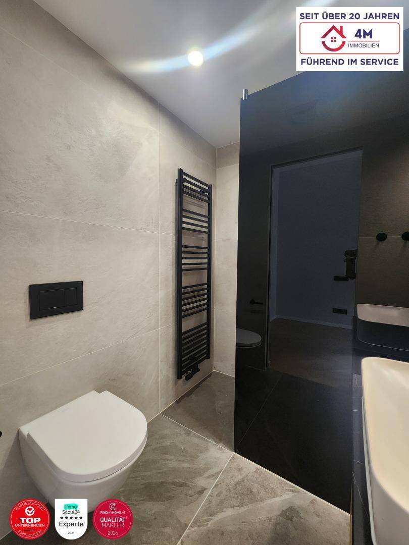 Badezimmer mit WC und Dusche