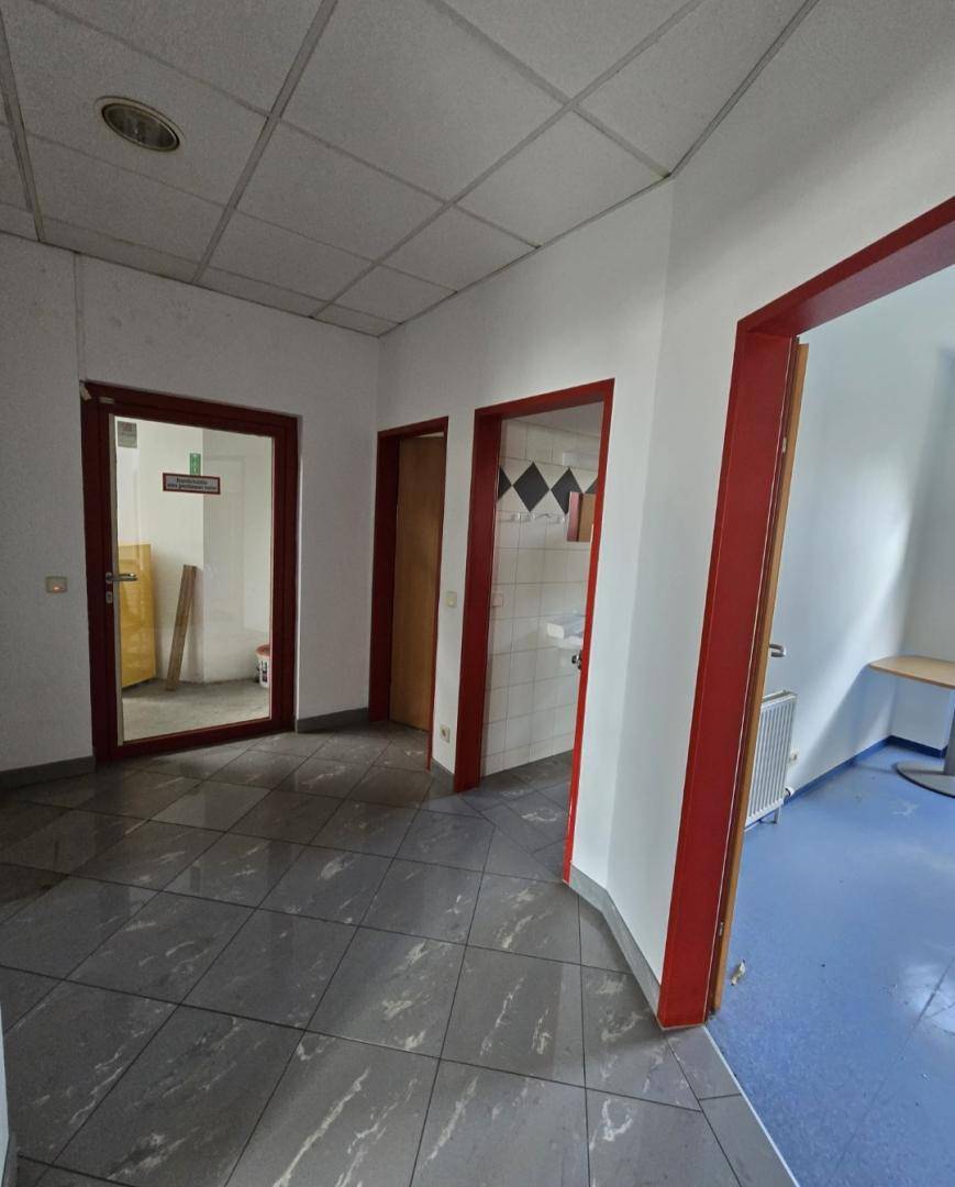 *Plätze Lagerhalle ++ ab 20 bis 250 m² + 2 Autoabstellplätze + Mitbenutzung von Gabelstapler &amp; Kran - Ansicht 4