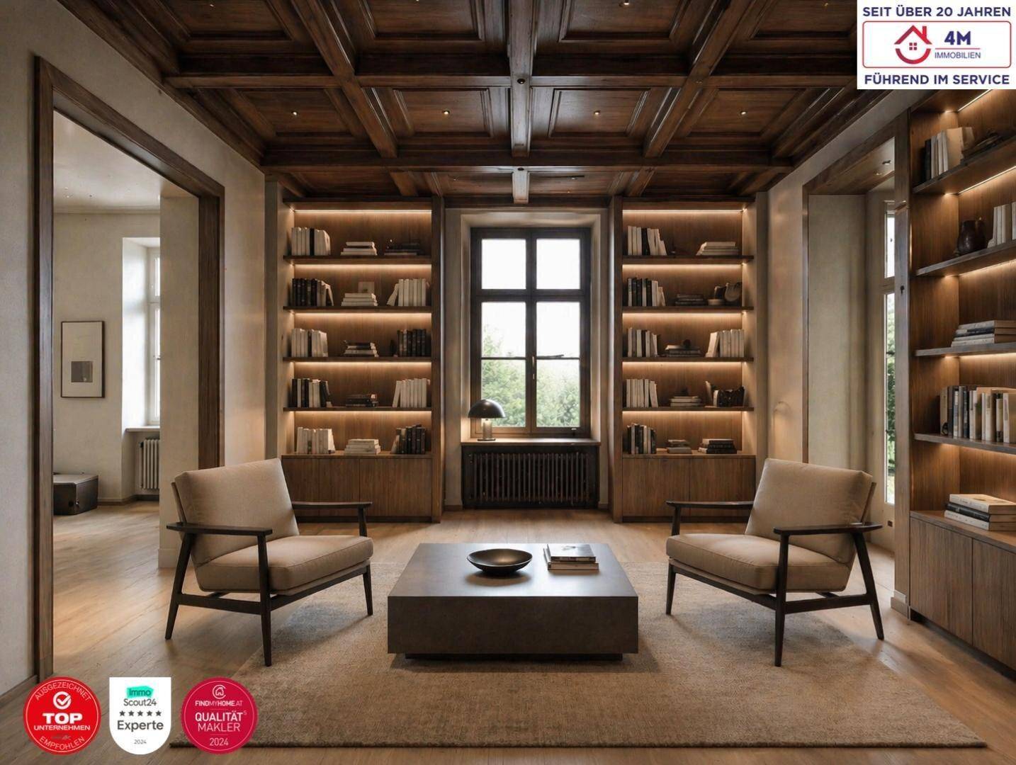 Elegante Bibliothek mit maßgefertigten Bücherregalen, Kassettendecke und bequemen Sesseln.