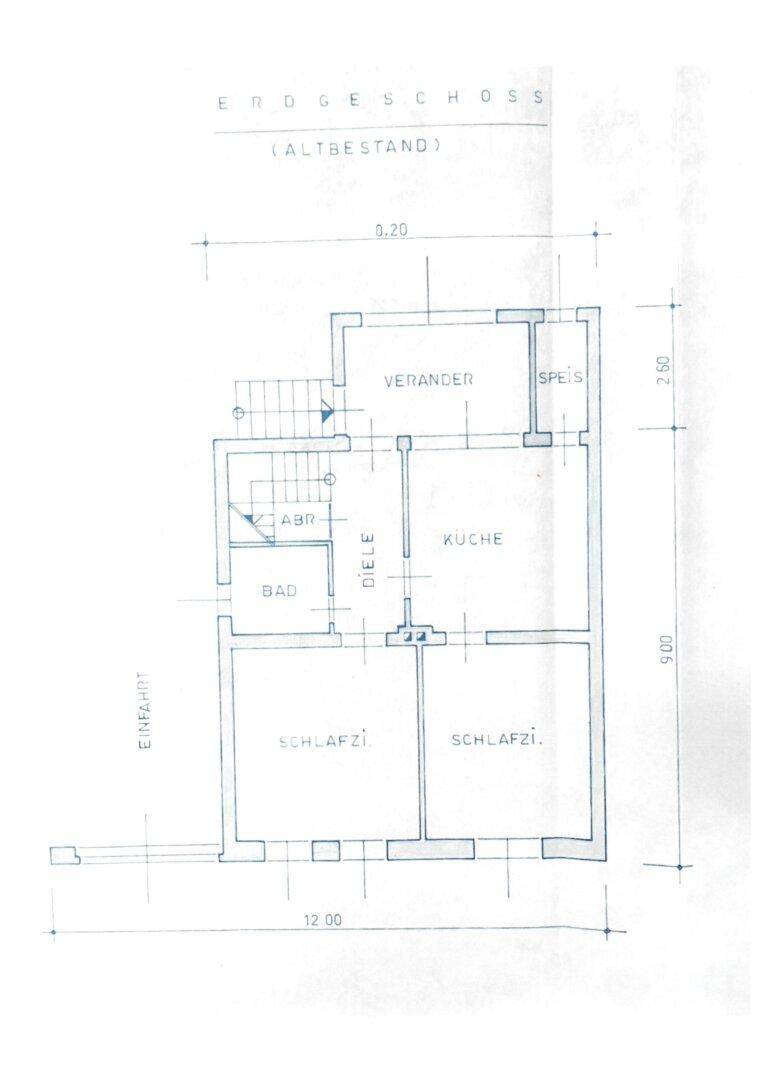 Grundriss des Erdgeschosses im Altbestand mit Veranda und Speisekammer.