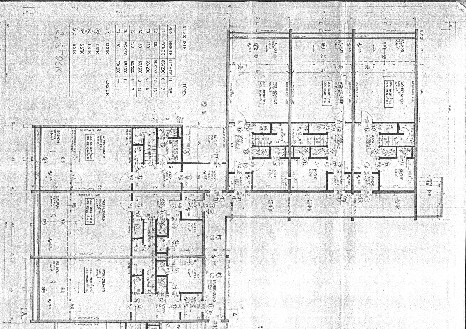 Grundriss des ersten Obergeschosses mit Wohnbereichen und Balkonen.