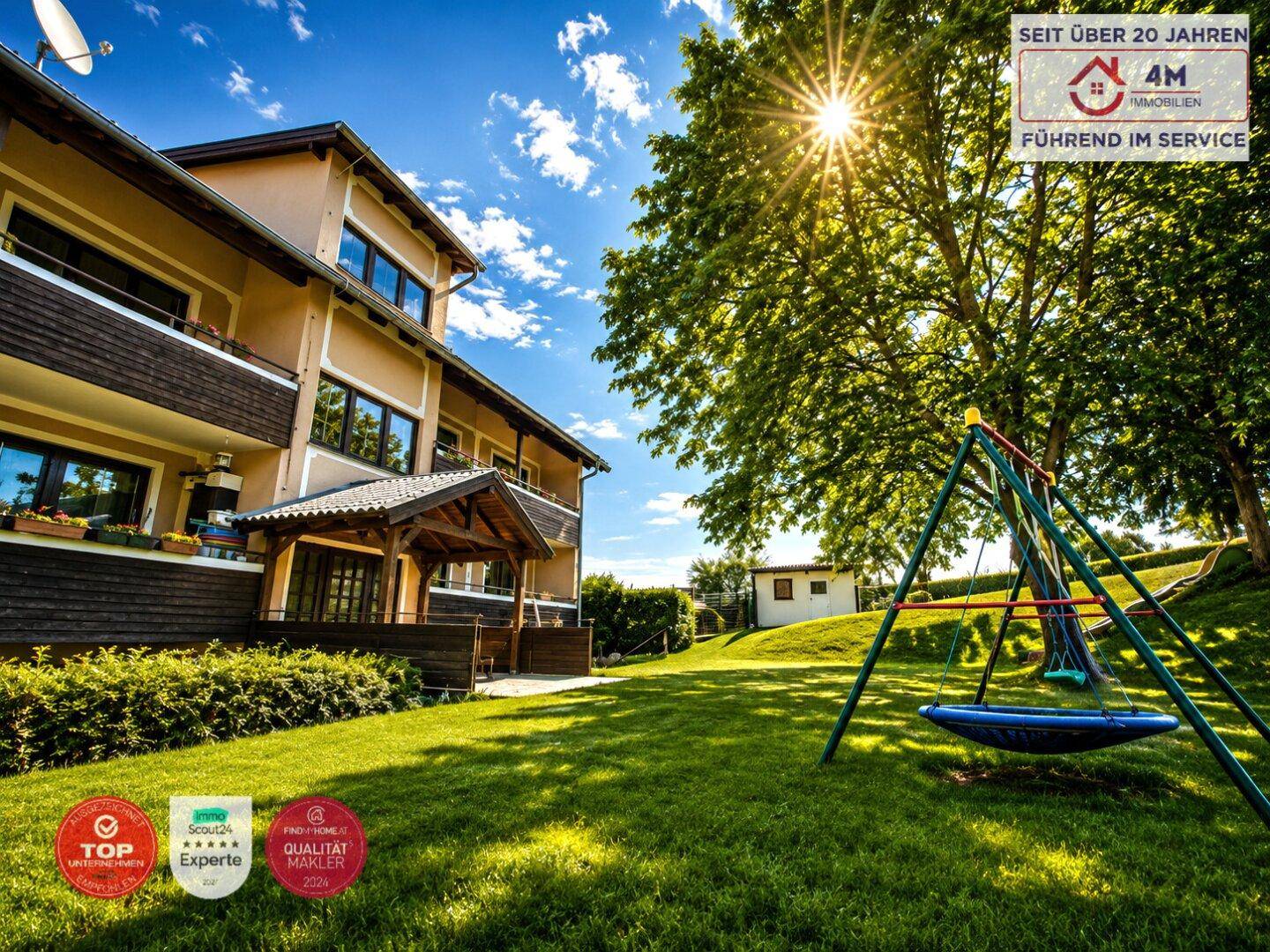 Großer, sonniger Garten mit Schaukel und altem Baum, ideal für Familien und Kinder.