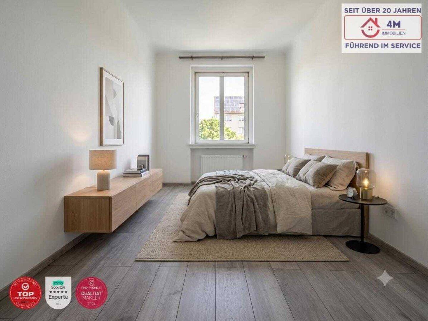 Helles Schlafzimmer mit Doppelbett, schwebendem Sideboard und Blick ins Grüne.