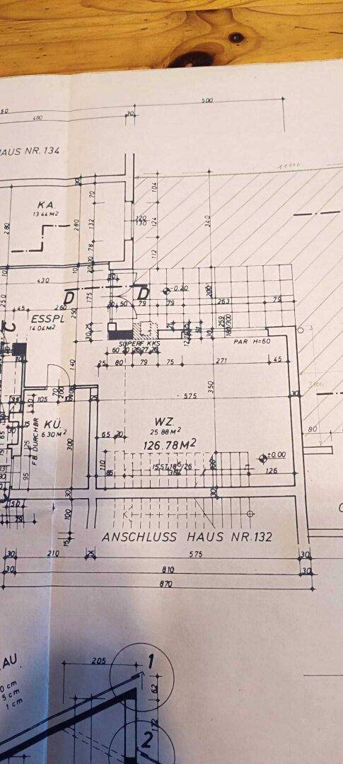Teilansicht des Erdgeschoss-Grundrisses mit Wohnzimmer und Essbereich.