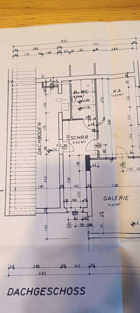 Ausschnitt des Dachgeschoss-Grundrisses mit Bad, WC und Galerie.