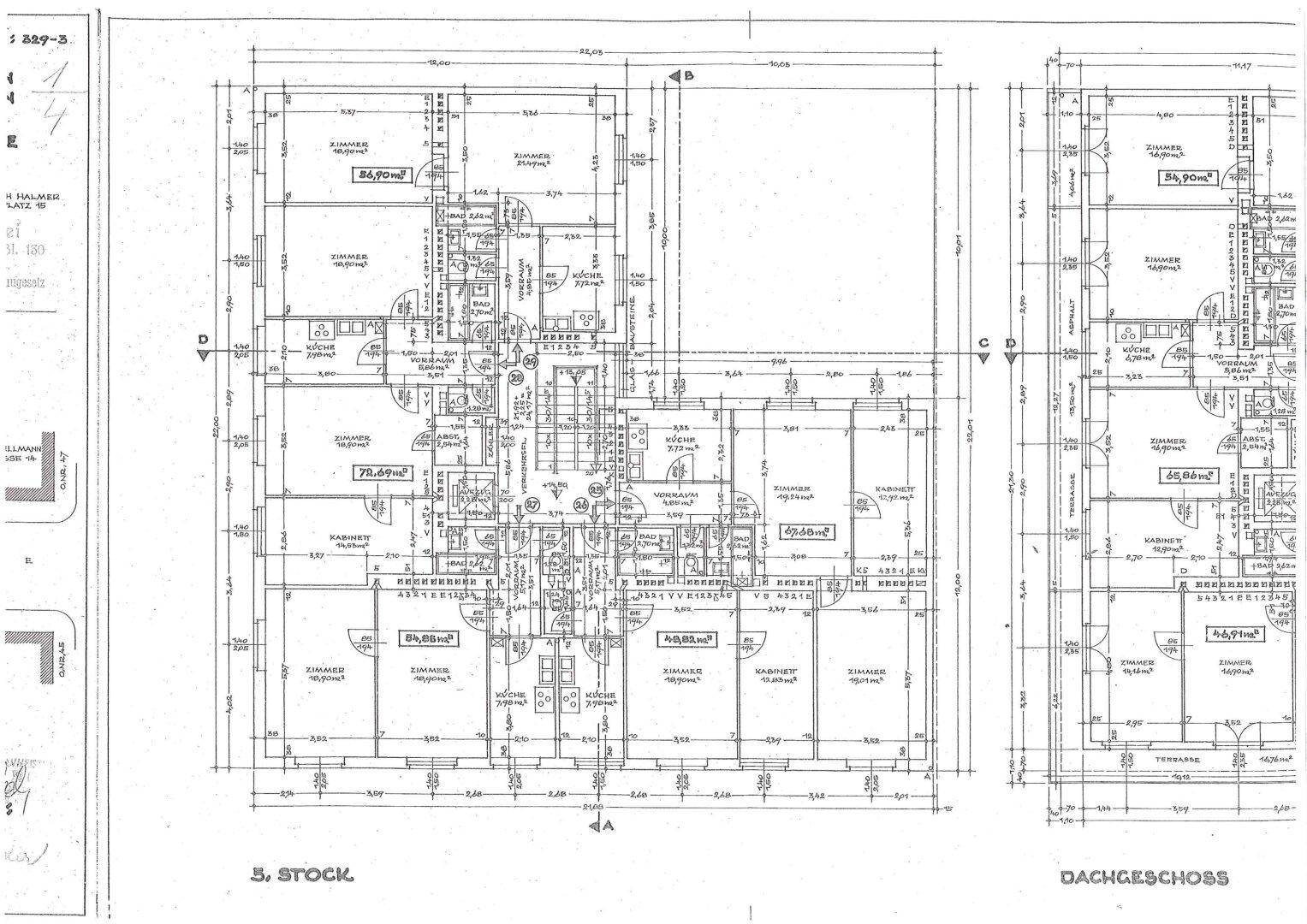 Grundriss des fünften Stocks (Dachgeschoss) mit Wohnungen und Terrassen.