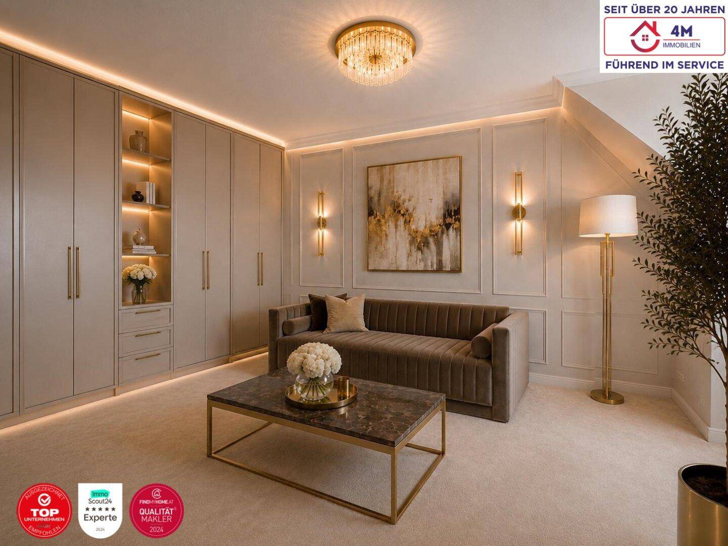 Elegantes Wohnzimmer mit modernem Sofa, Couchtisch, Einbauschränken und dekorativer Wandverkleidung.