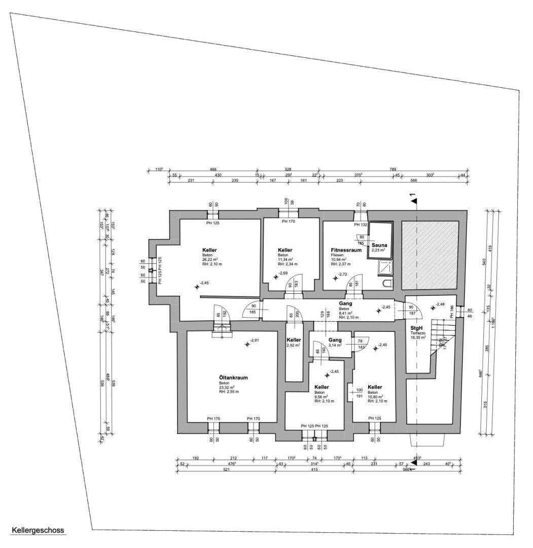 Grundriss des Kellergeschosses mit Kellerräumen, Fitnessbereich und einer Sauna für Wellness.