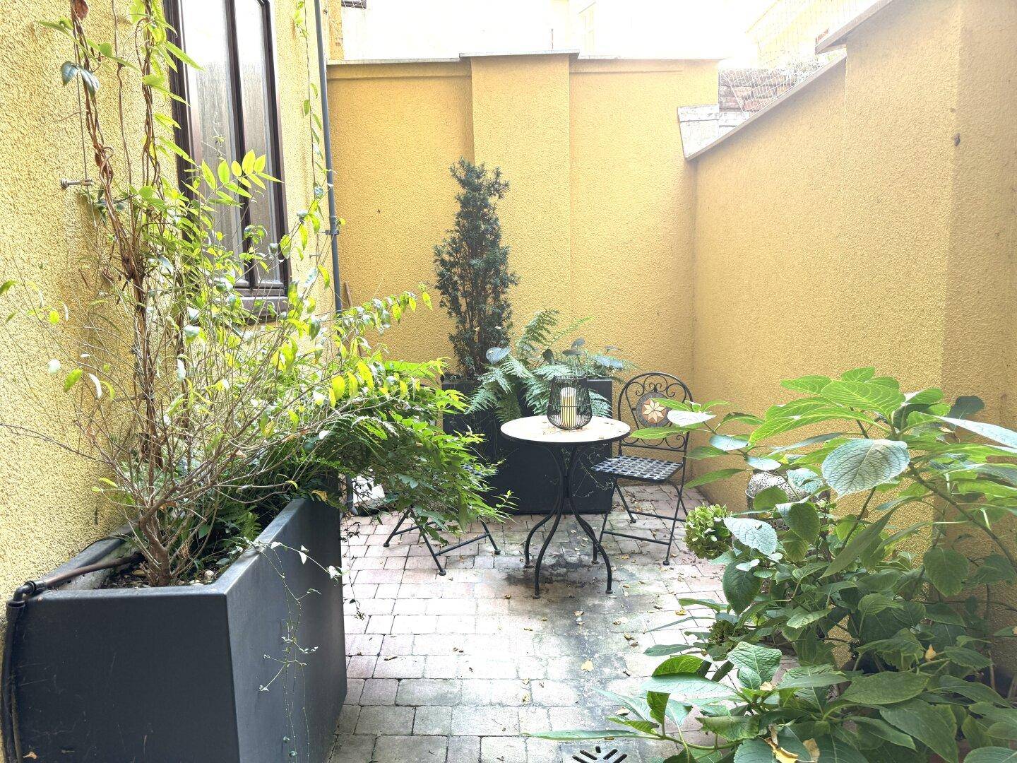 hofseitige Terrasse zur allgemeinen Benutzung