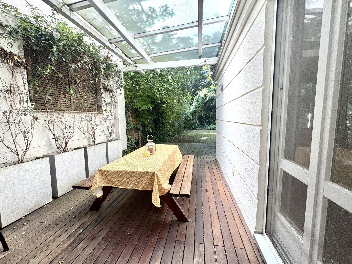 überdachter Terrassenbereich