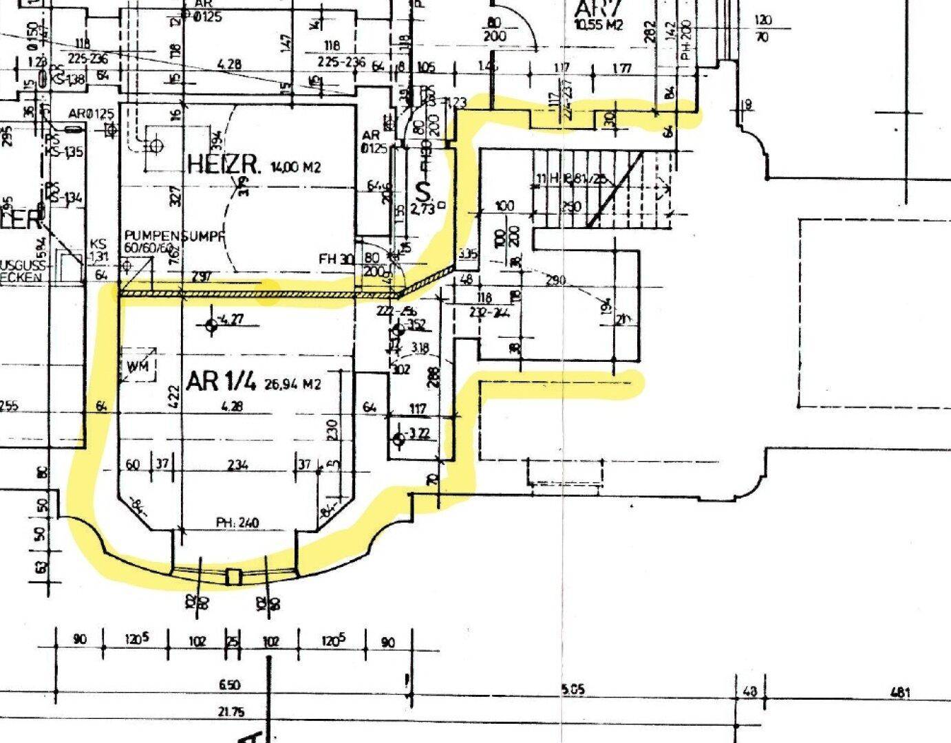 Grundrissplan zeigt Heizraum, Abstellraum und Treppenhaus im Untergeschoss mit detaillierten Maßen.