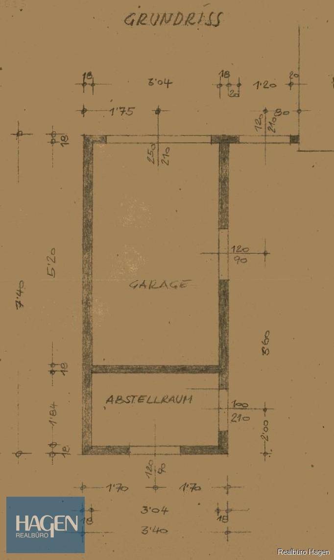 Grundriss der Garage mit Abstellraum und Maßangaben für die Planung.
