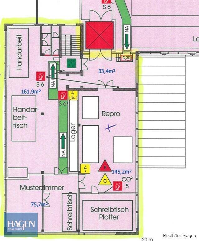 Detaillierter Grundriss des Erdgeschosses mit verschiedenen Arbeits- und Lagerbereichen.