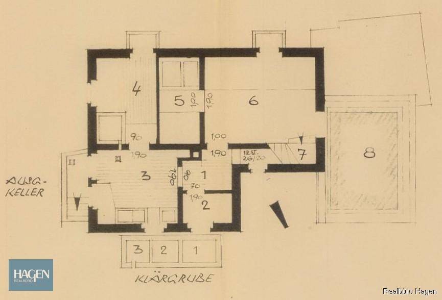 Handgezeichneter Grundriss des Kellergeschosses mit verschiedenen Räumen und Klärgrube.
