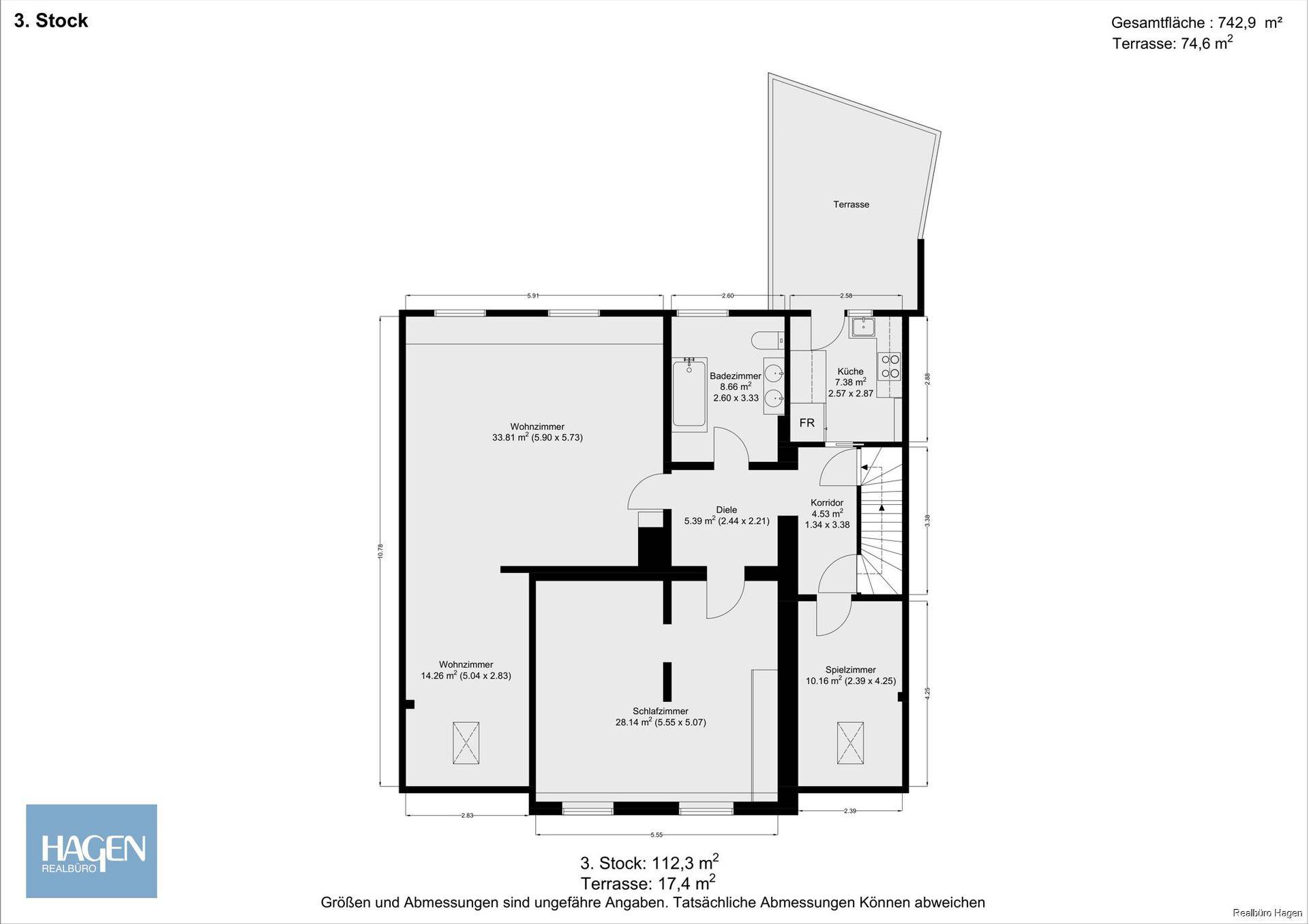 Grundriss des dritten Stocks mit Wohnzimmer, Schlafzimmern, Badezimmer und einer großen Terrasse.