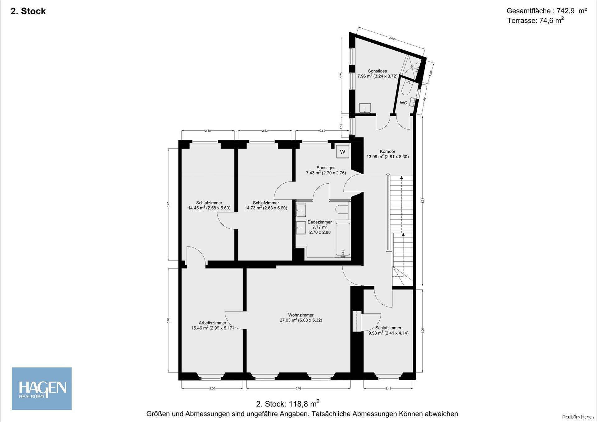 Grundriss des zweiten Stocks mit Schlafzimmern, Arbeitszimmer, Wohnzimmer und zwei Bädern.