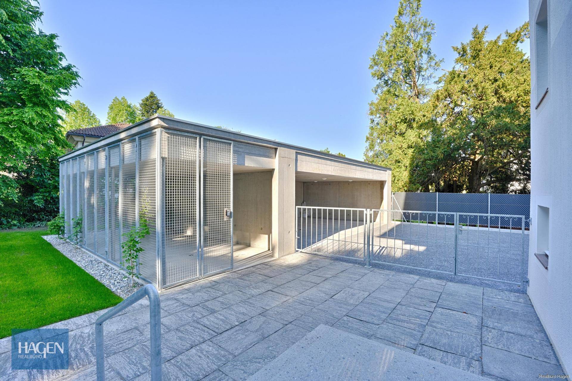 Fahrradraum & Carport