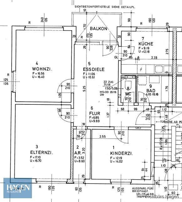 Detaillierter Grundriss der Wohnung mit Balkon, Küche, Bad und mehreren Zimmern.