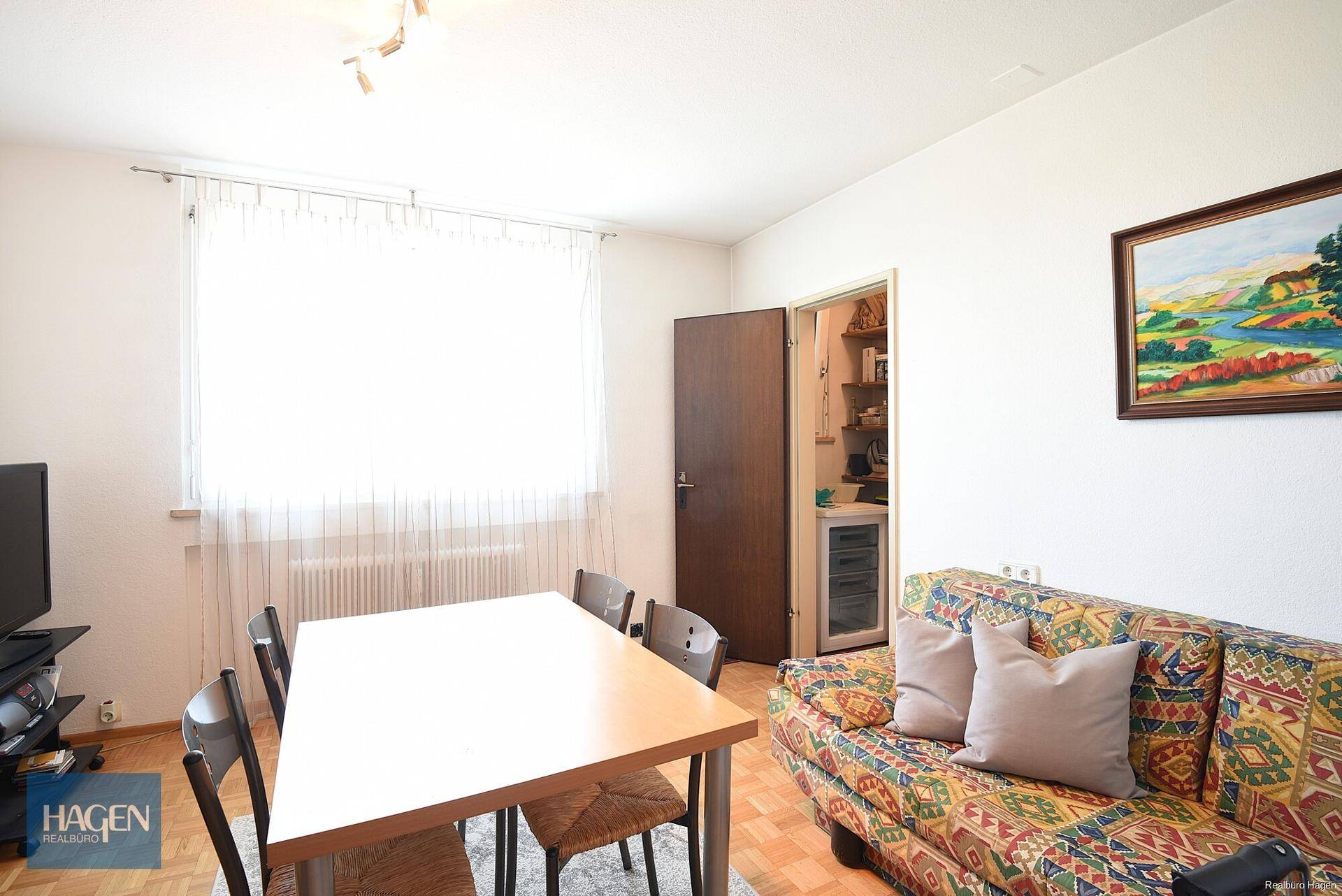 Kinderzimmer oder Büro mit Abstellraum