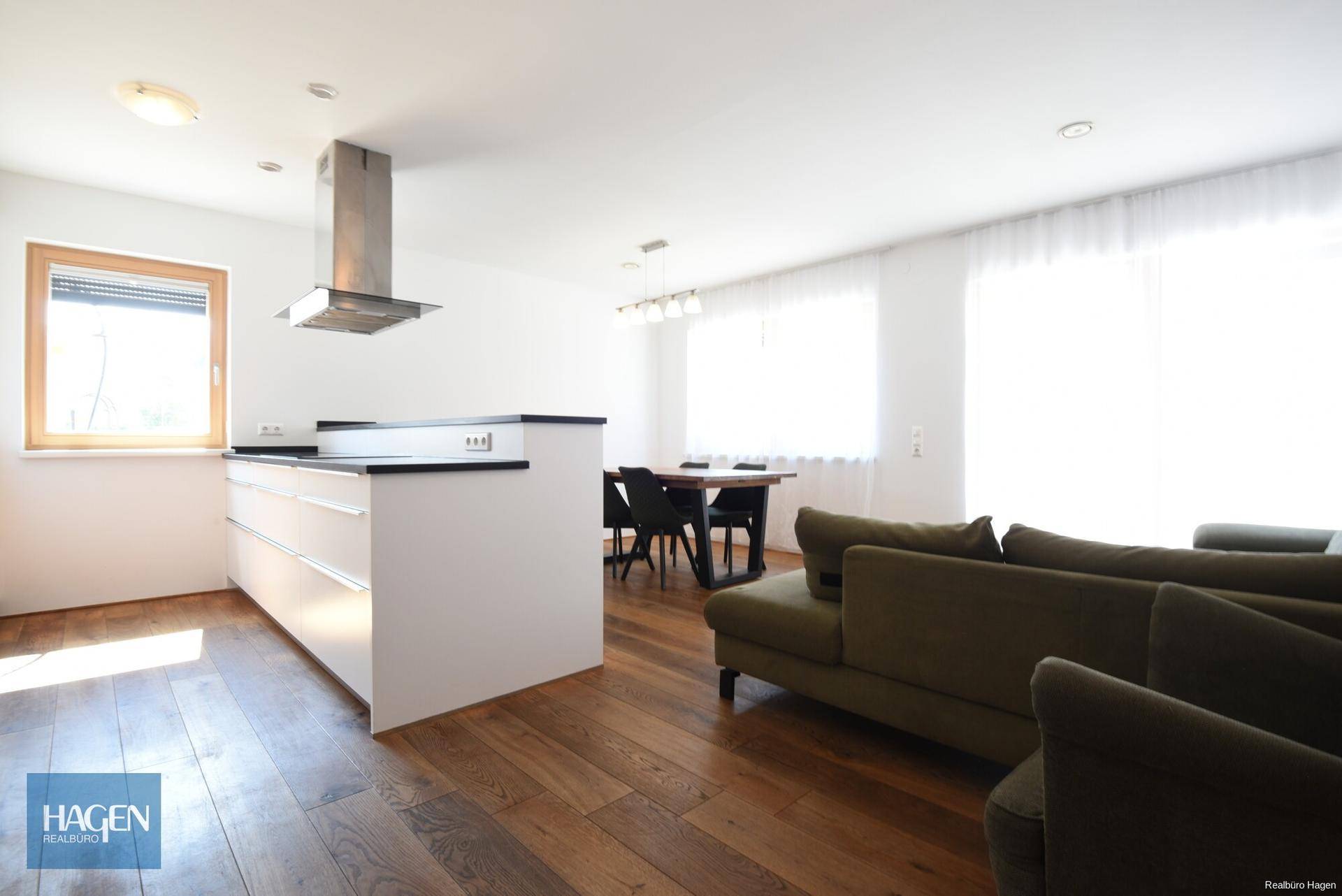 Neuwertiges Wohnhaus mit Carport und Werkstatt in Lustenau zu vermieten! - Widok 3