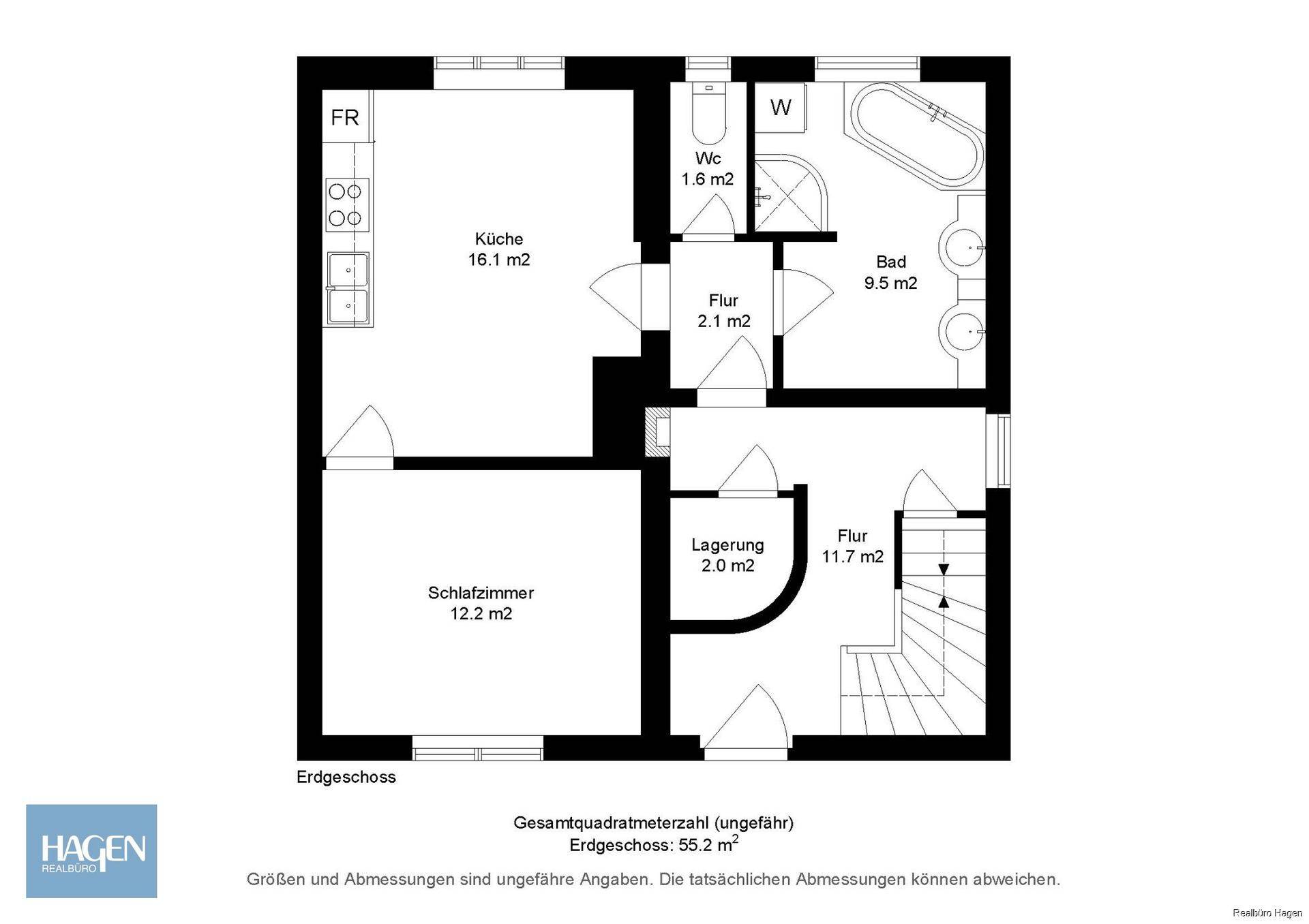 Grundriss des Erdgeschosses mit Küche, Schlafzimmer, Bad, WC und einem praktischen Stauraum.