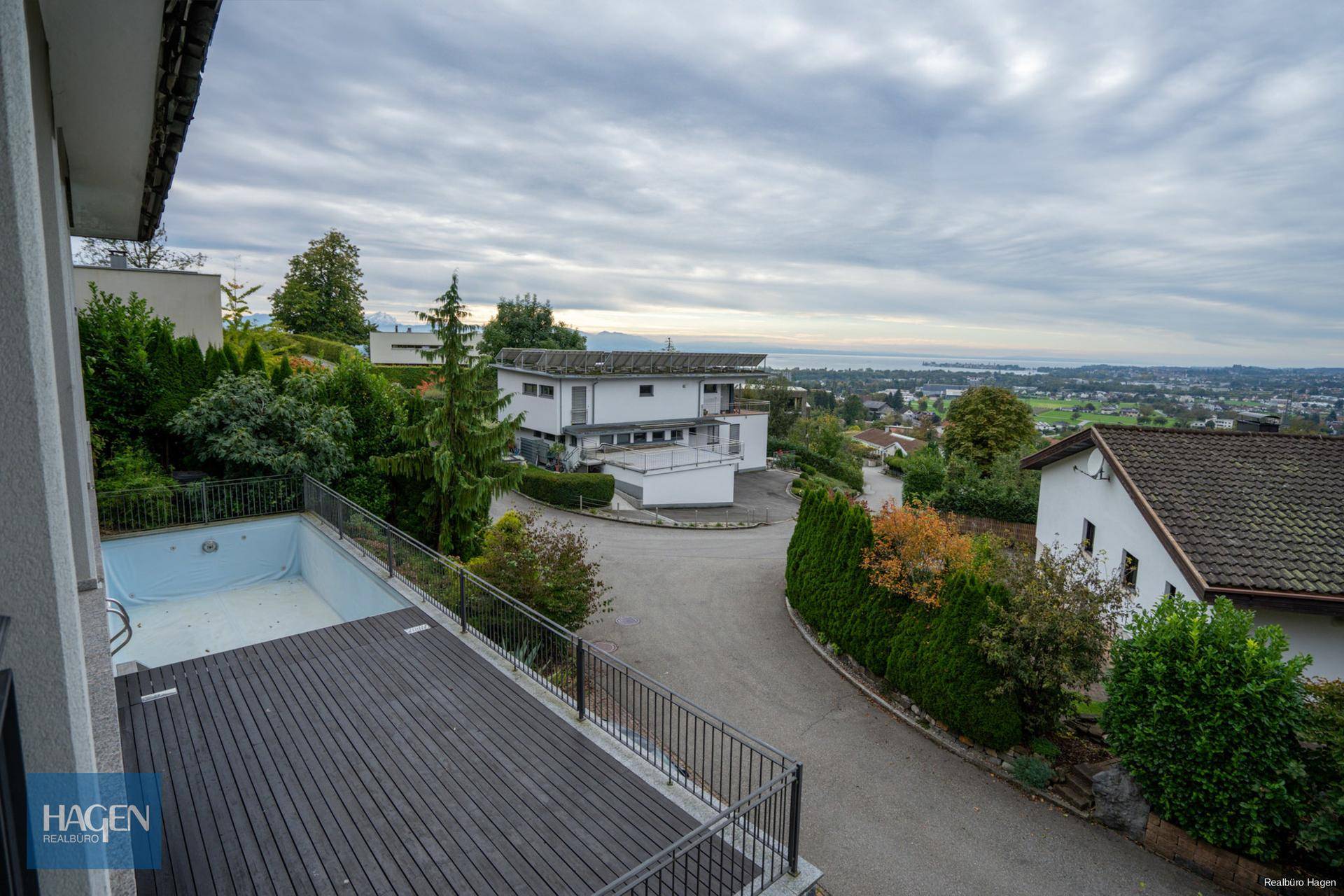 Terrasse mit Pool