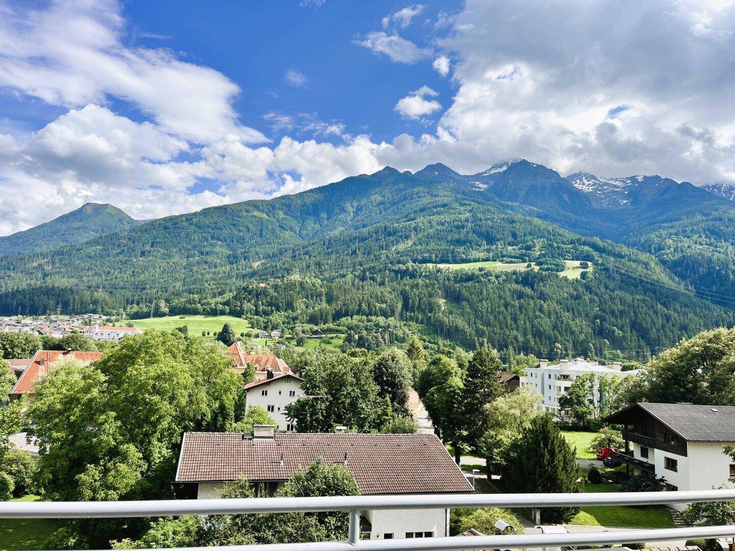 Halb-überdachter Süd-Balkon mit ca. 27m² Fläche