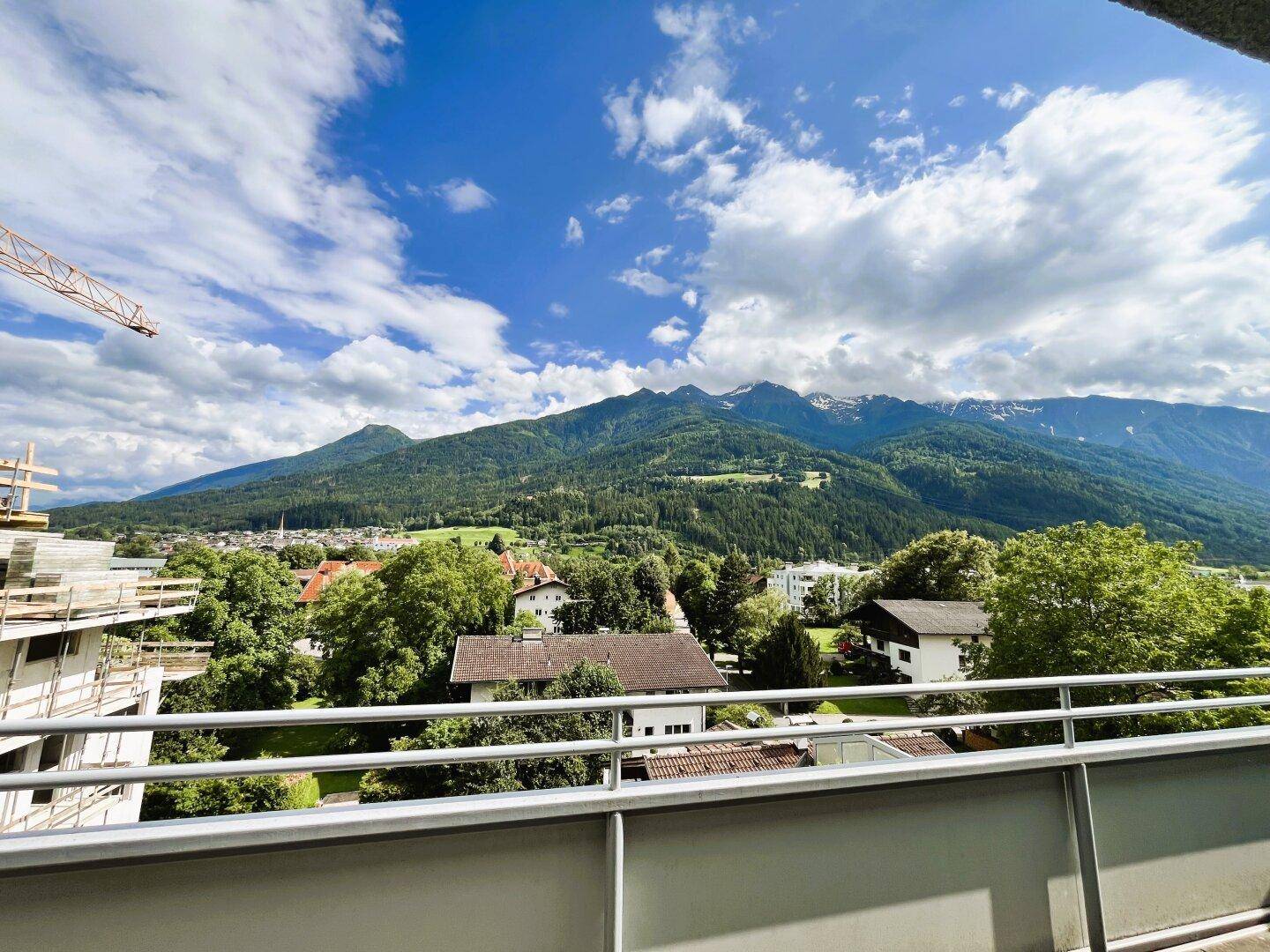 Halb-überdachter Süd-Balkon mit ca. 27m² Fläche