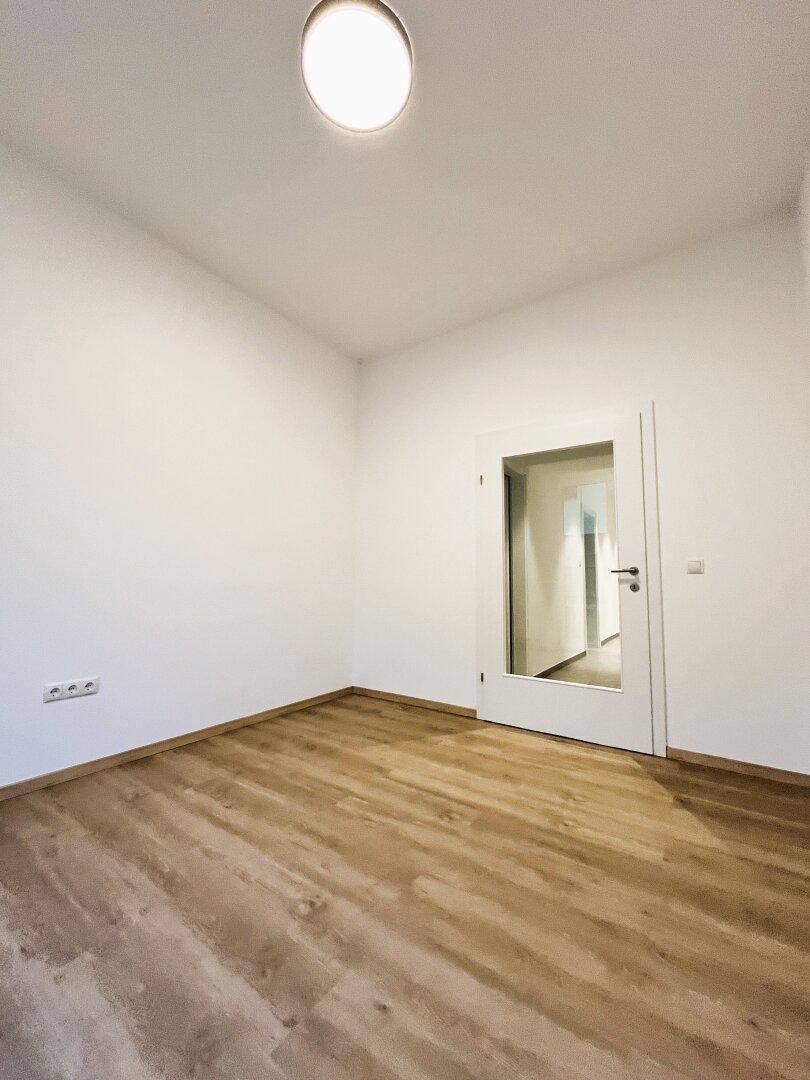 Wohnzimmer mit ca. 12m²