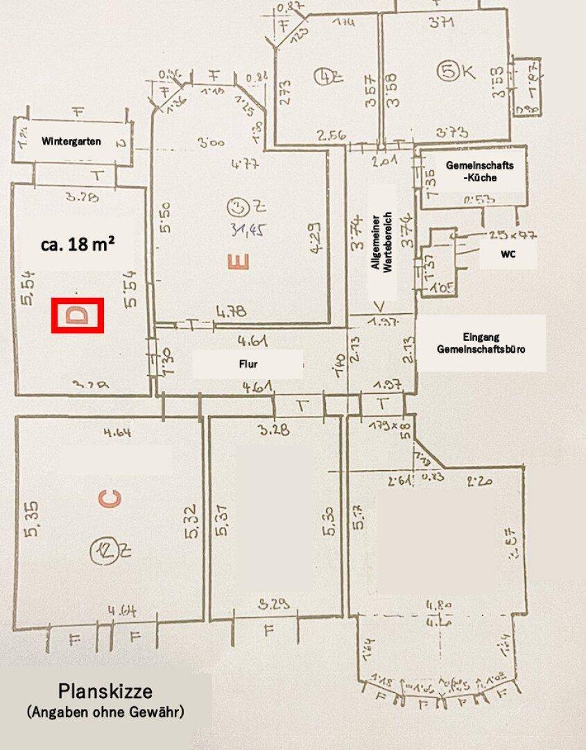 Detaillierter Grundriss mit Raumaufteilung, Maßen und Bezeichnungen für verschiedene Bereiche.