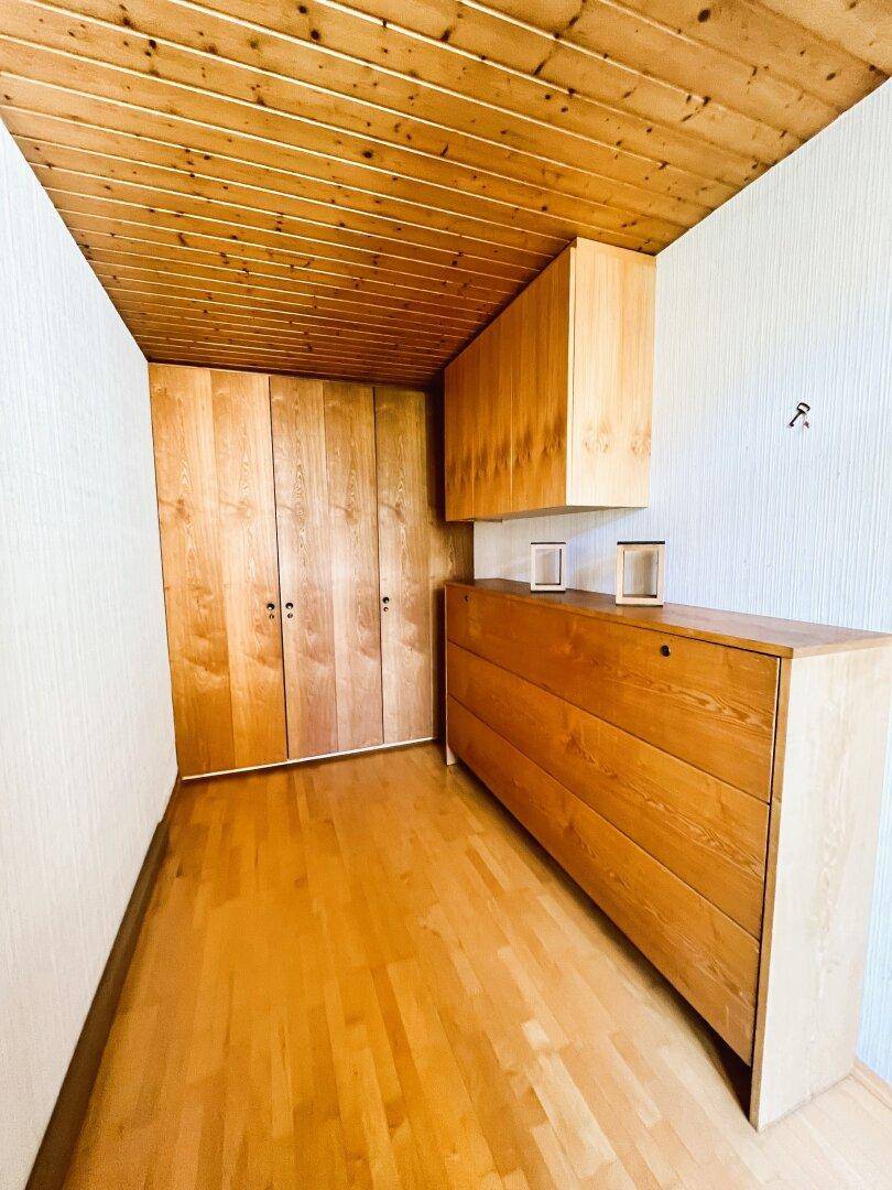 Zimmer 4 mit ca. 10m² und Zugang zu Süd-Balkon