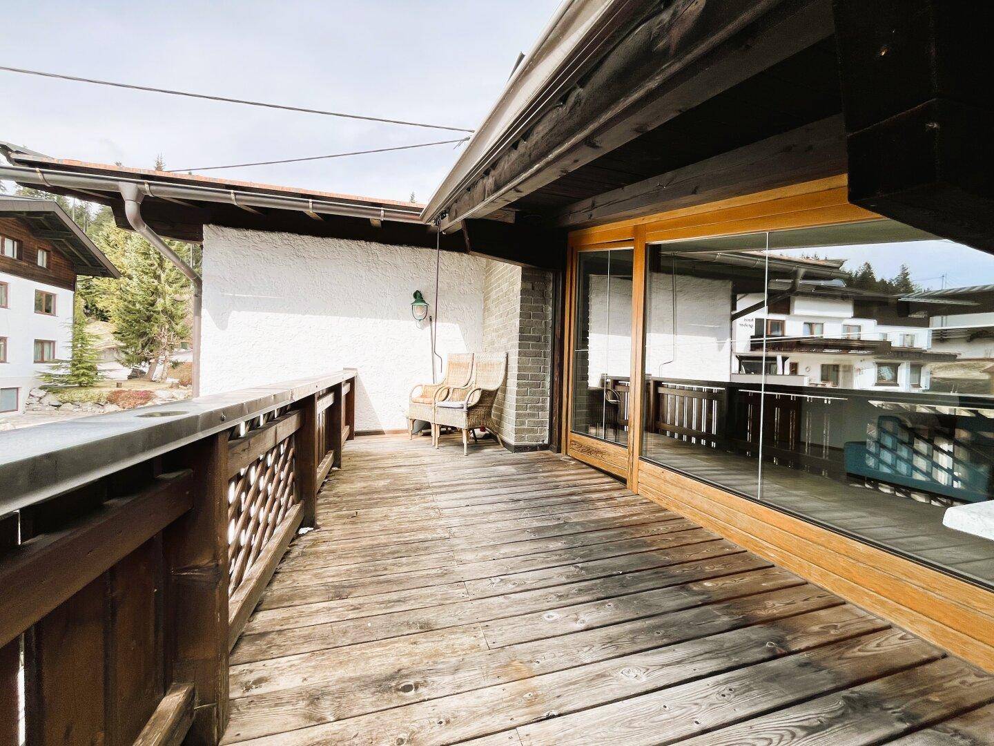 Partiell überdachter Balkon