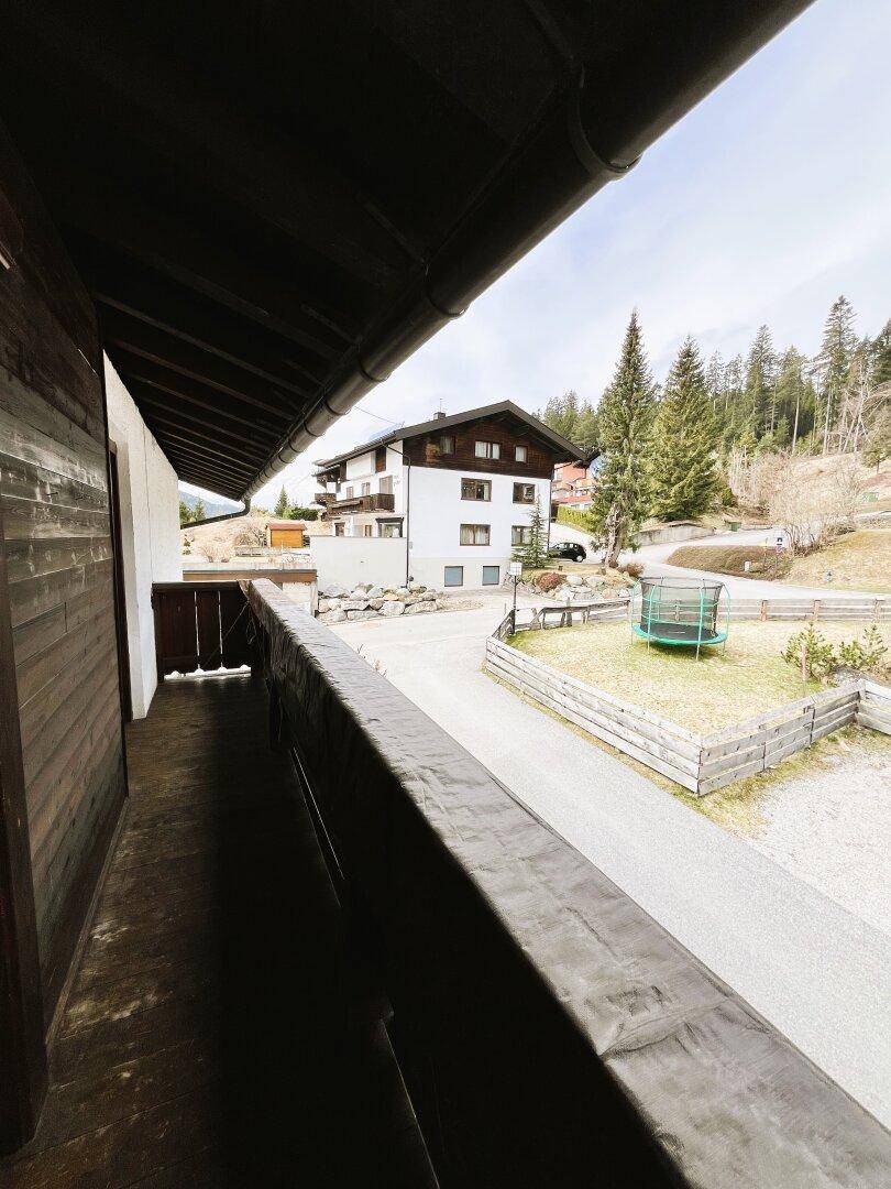Kleiner überdachter Balkon
