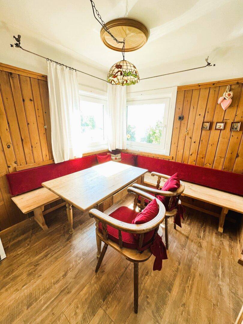 Esszimmer mit Tischler-Einbaumöbel