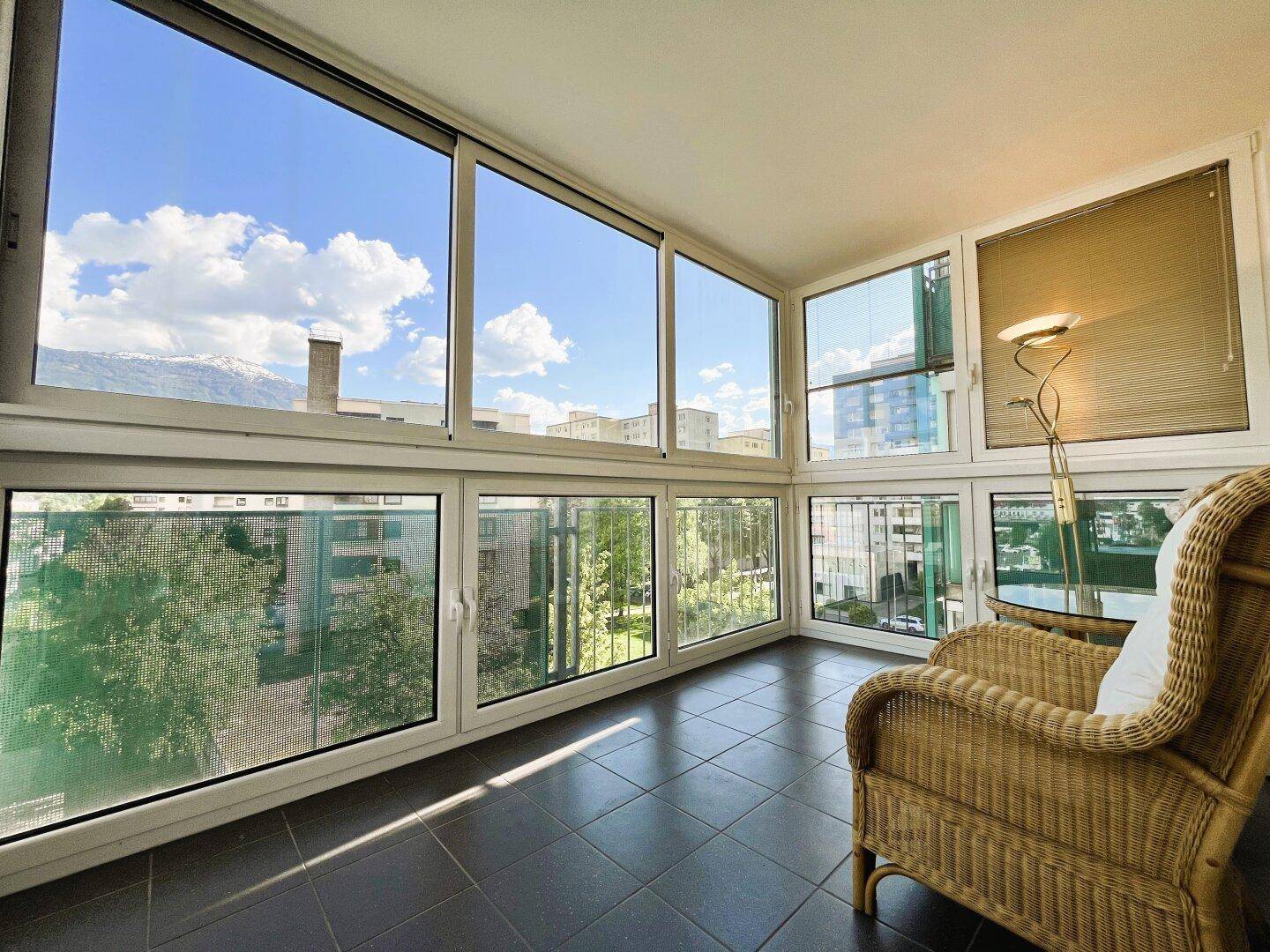 Verglaster Balkon mit ca. 10m²
