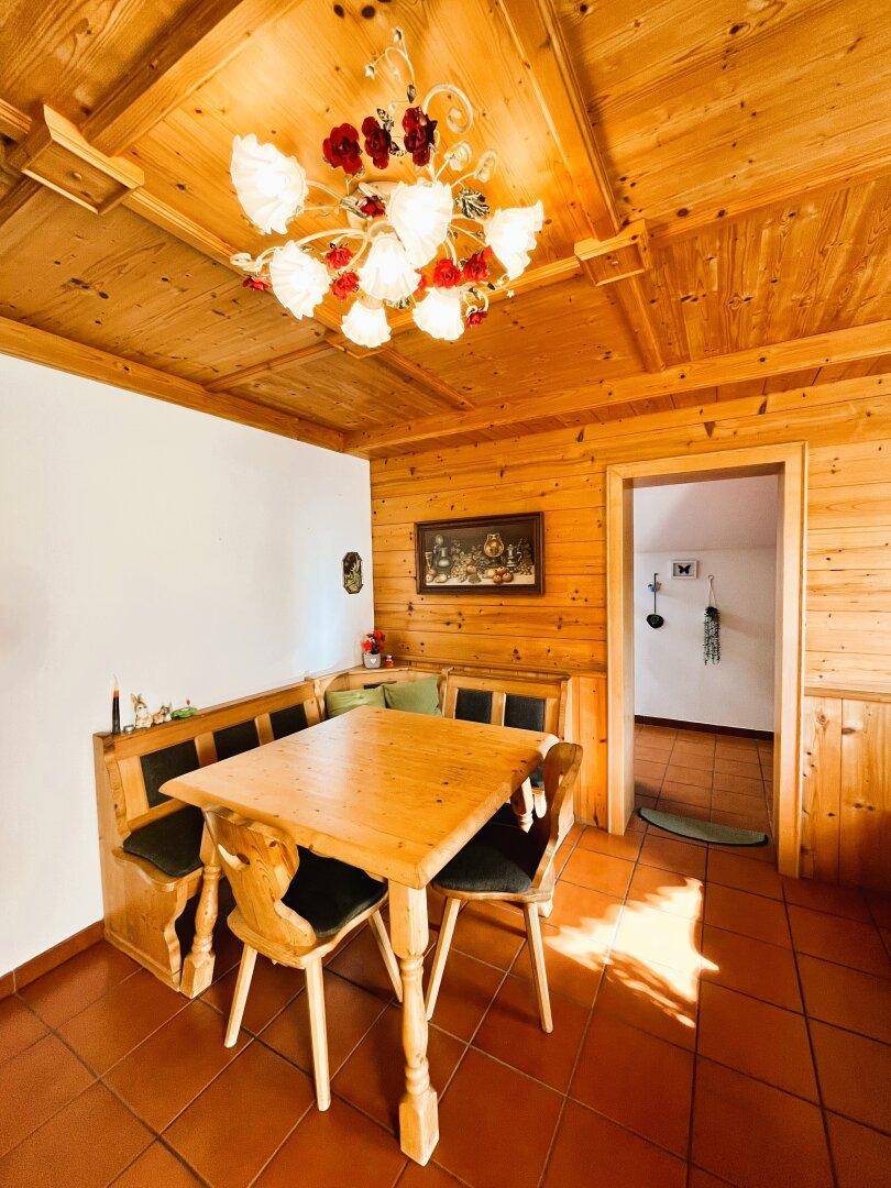 Wohn-/Essbereich mit ca. 16m² und Zugang zu Balkon 1