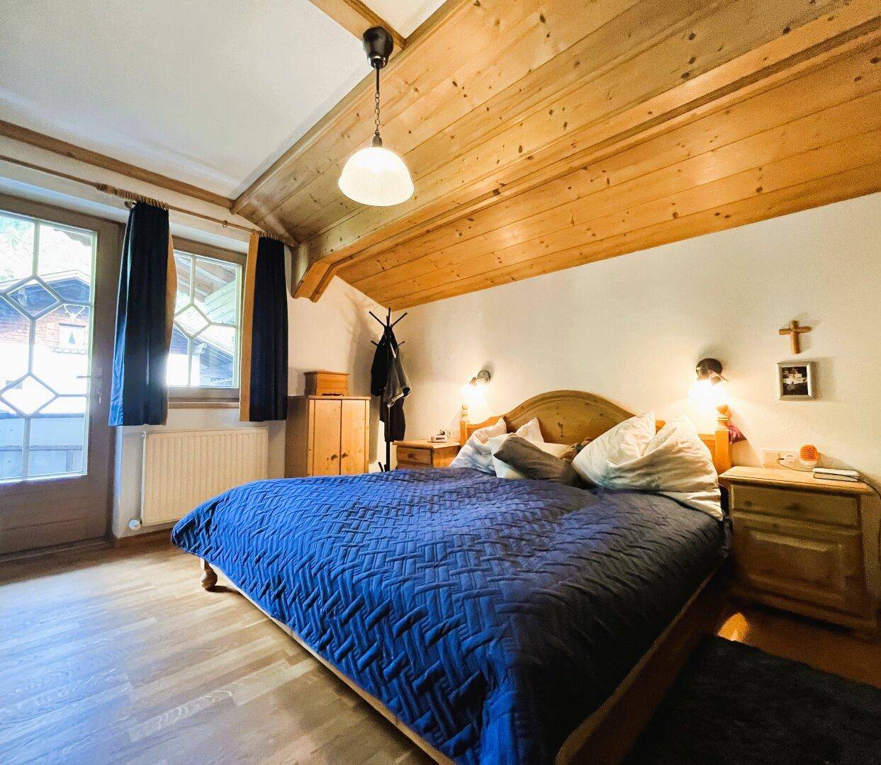 Zimmer mit ca. 14m² + eigenem Badezimmer + Zugang zu Balkon 2