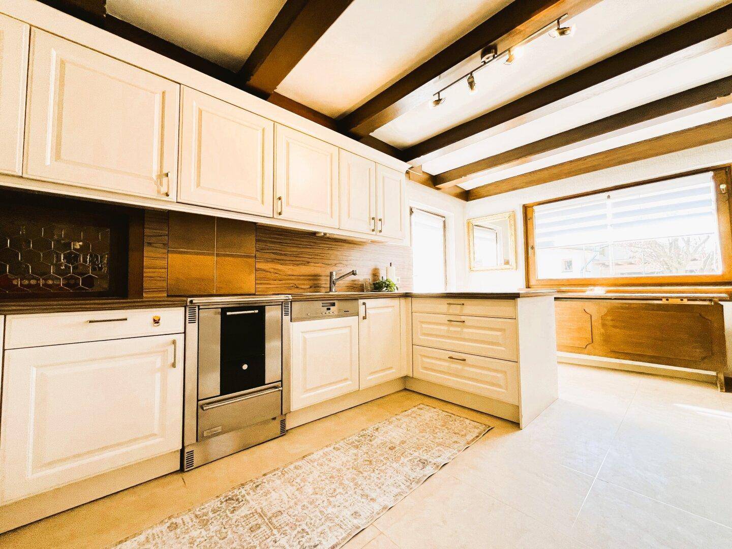1. Wohnung im EG mit ca. 113m2 und 5 Zimmern