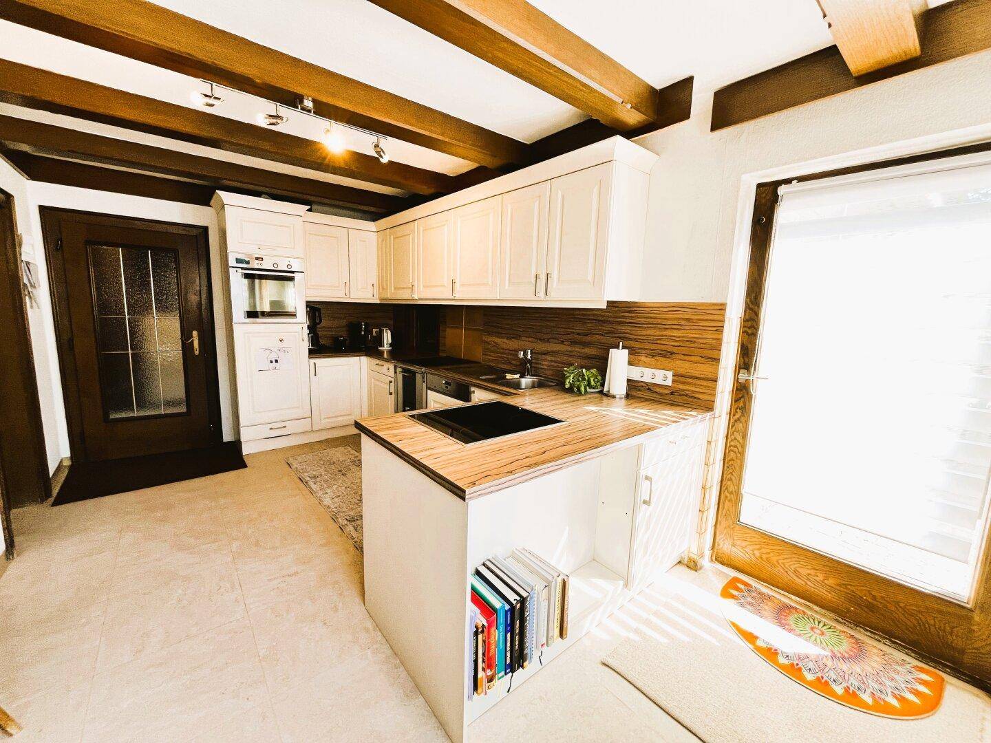 1. Wohnung im EG mit ca. 113m2 und 5 Zimmern