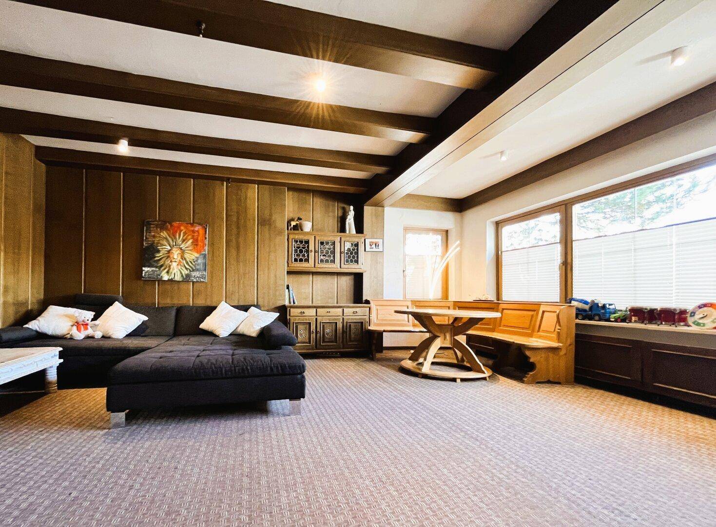 1. Wohnung im EG mit ca. 113m2 und 5 Zimmern