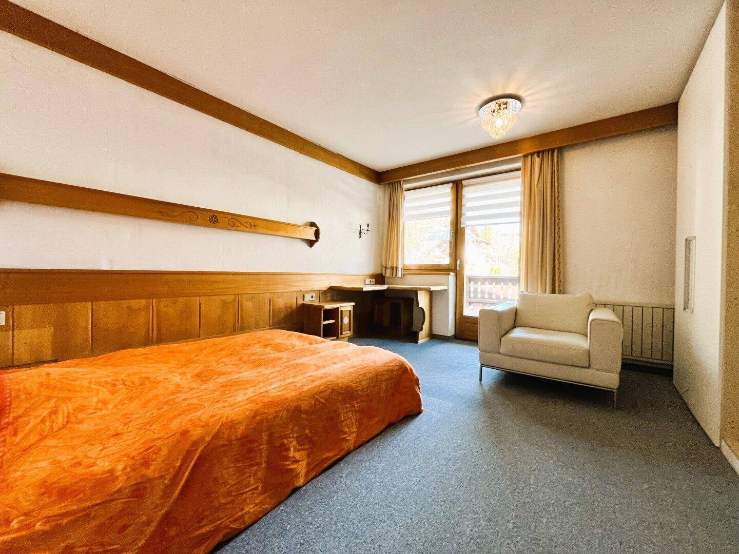 1. Wohnung im EG mit ca. 113m2 und 5 Zimmern