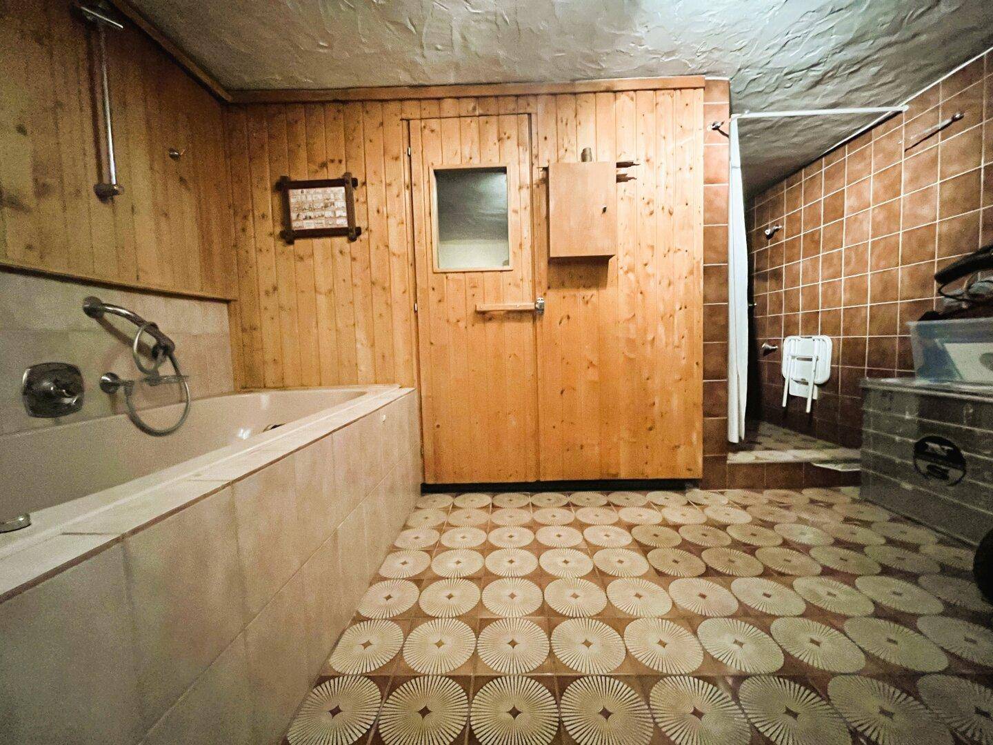 Keller mit Sauna, Solarium etc.
