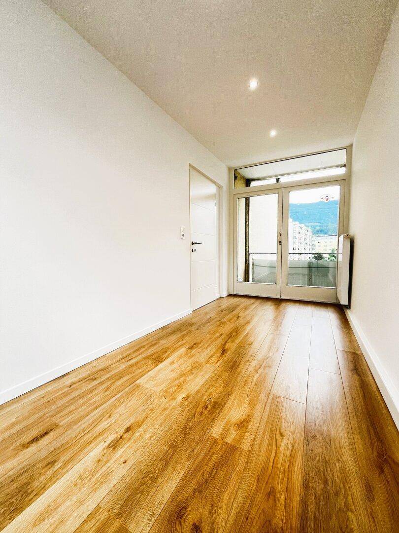 Zimmer 4 mit ca. 10m² und kleinem Balkon