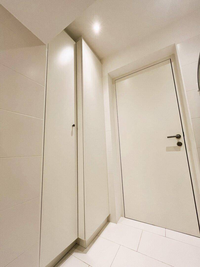 Ausreichend Stauraum durch Einbauschrank im Badezimmer