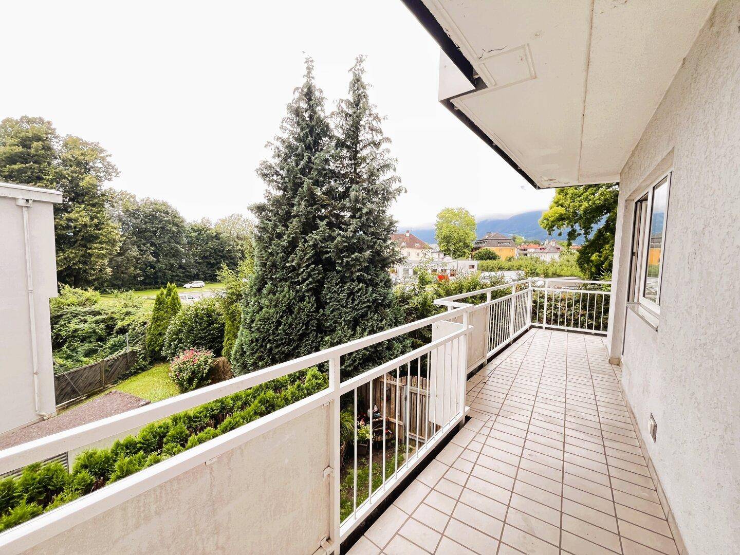 Überdachter Süd-Balkon