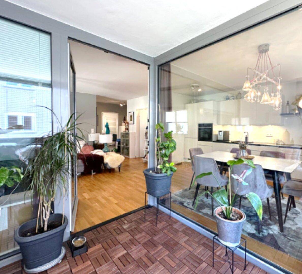 Blick Loggia Richtung Wohnung