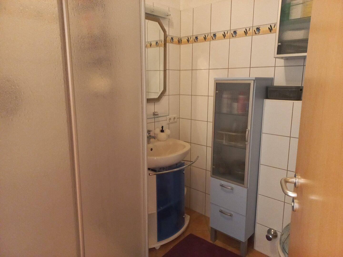 Zweites Badezimmer mit Dusche - Obergeschoss