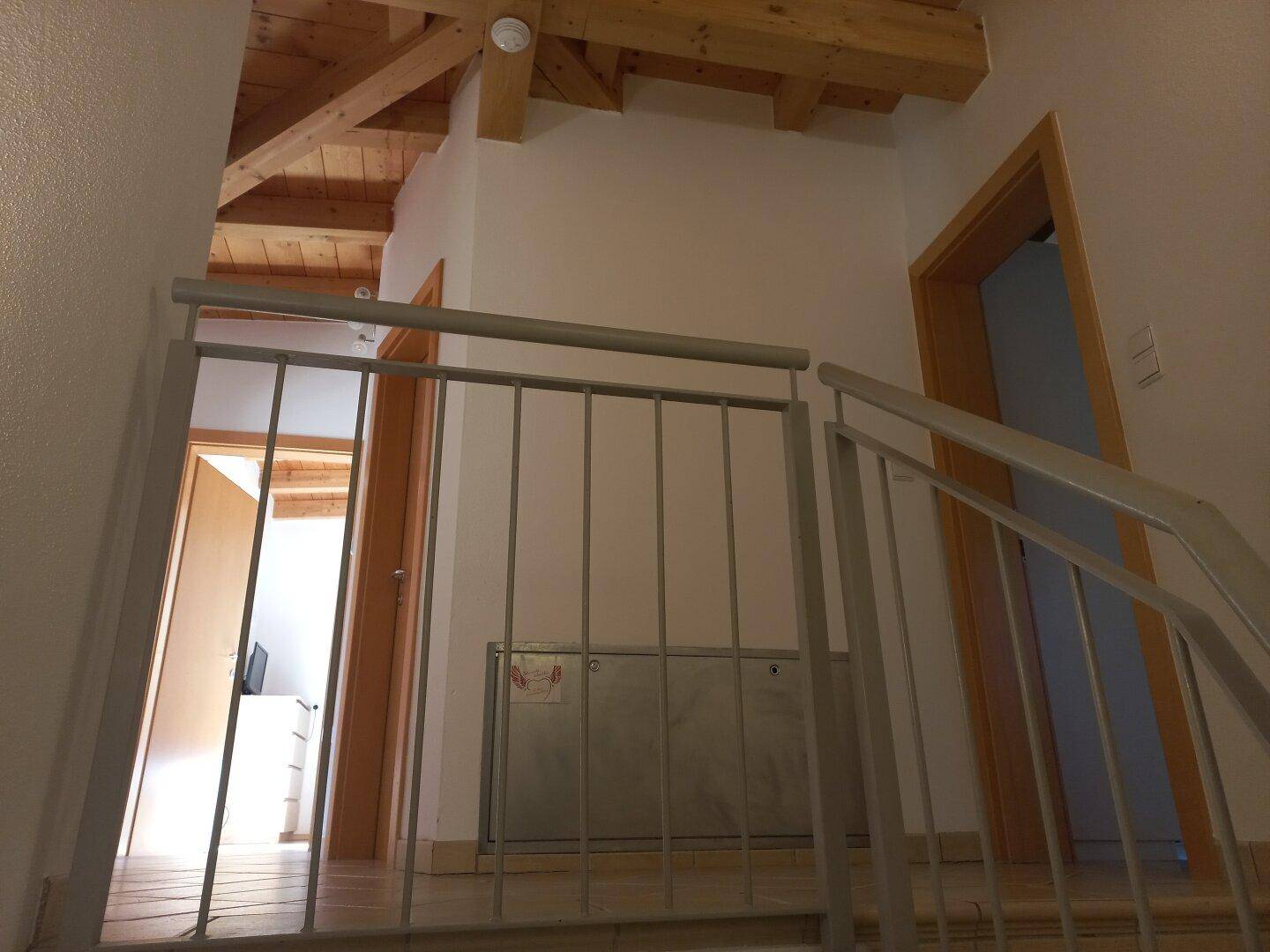 Blick vom Stiegenhaus ins Obergeschoss