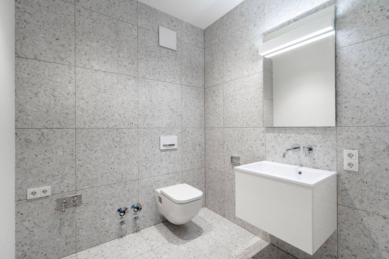 Extra-WC mit Waschmaschinenanschluss