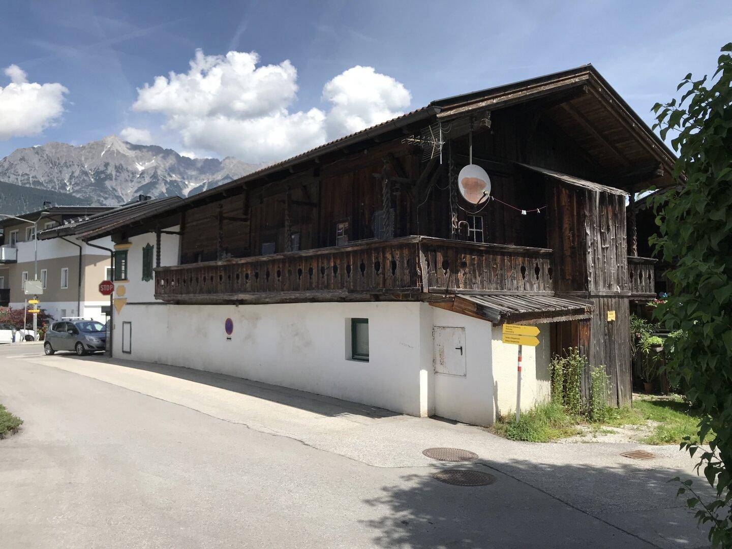 Sanierungsbedürftiges Wohnhaus in bester Wohnlage von Kolsass - Ansicht 2